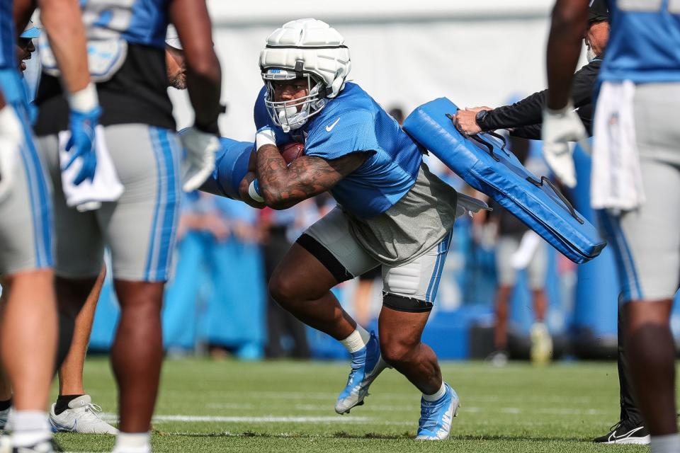 Detroit Lions running back David Montgomery (5) runs a drill during a joint practice with New York Giants at Detroit Lions headquarters and training facility in Allen Park on Tuesday, August 8, 2023.