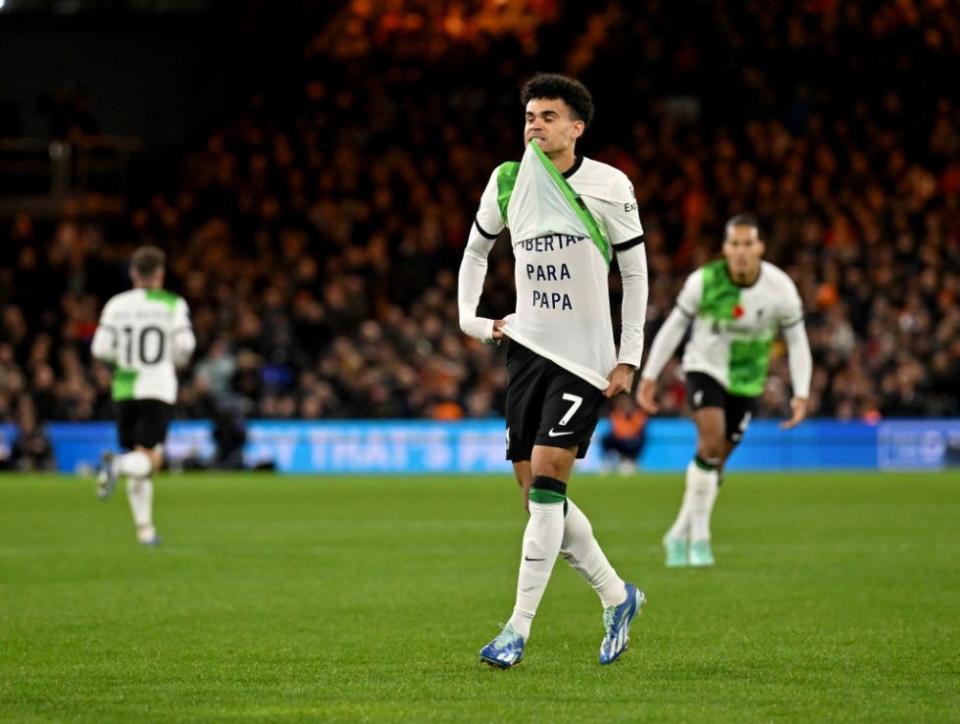 LUTON, ENGLAND - NOVEMBER 05: (THE SUN, OUT, THE SUN ON SUNDAY OUT) Luis Diaz of Liverpool celebrating after scoring the equalising goal  during the Premier League match between Luton Town and Liverpool FC at Kenilworth Road on November 05, 2023 in Luton, England. (Photo by Andrew Powell/Liverpool FC via Getty Images)