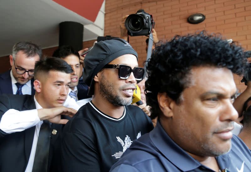 Ronaldinho declara tras denuncia sobre pasaportes de contenido falso