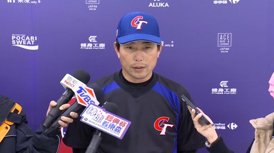 中華隊總教練林岳平在訓練時也親自下場投球。（圖／東森新聞）