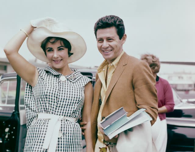 Elizabeth Taylor and Eddie Fisher, circa 1960. Taylor wears a black and white checked outfit with white wide brimmed hat and gloves. (Photo by Archive Photos/Getty Images)