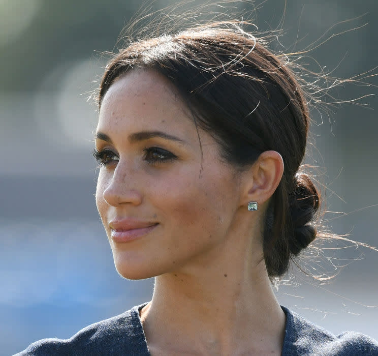 meghan markle wearing blue earrings