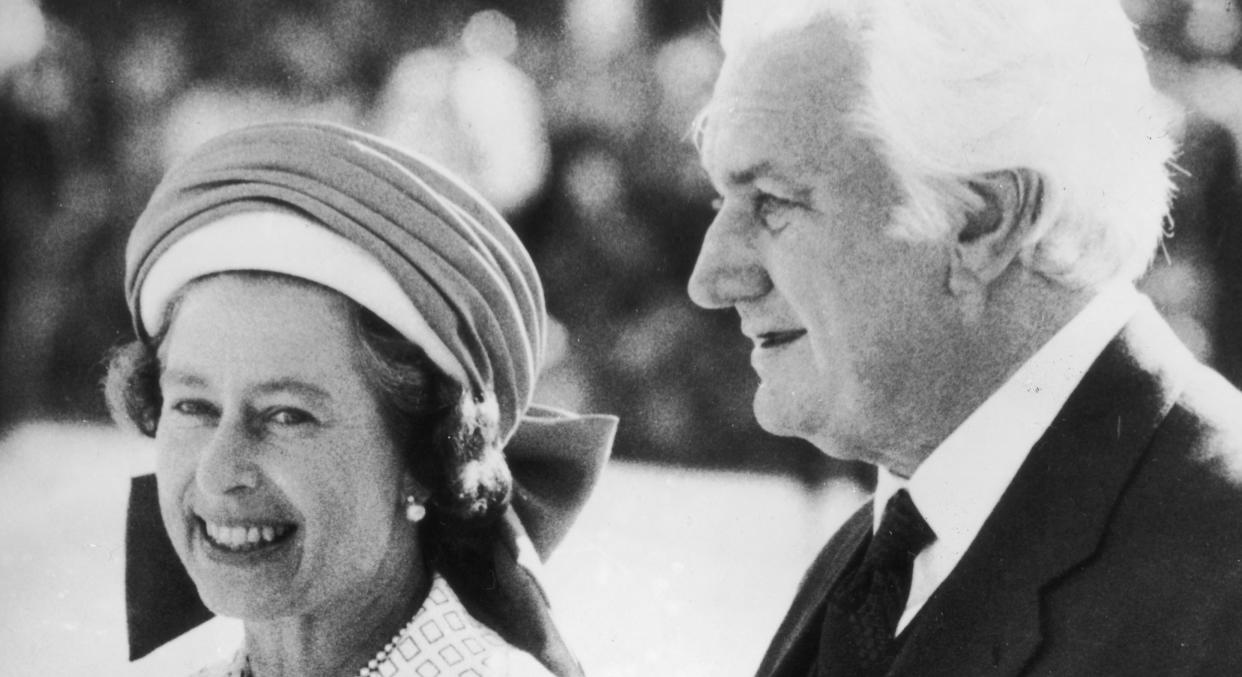 5th April 1977:  Sir John Kerr, the Governor-General of Australia, escorts Queen Elizabeth II to her aircraft at Perth Airport, following her Jubilee Tour of the country.  (Photo by Central Press/Getty Images)