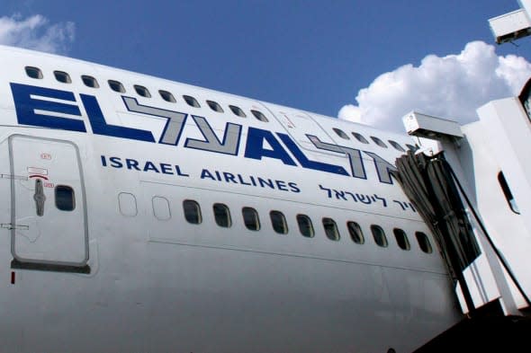 flight delayed after ultra orthodox jewish man refuses to sit next to woman