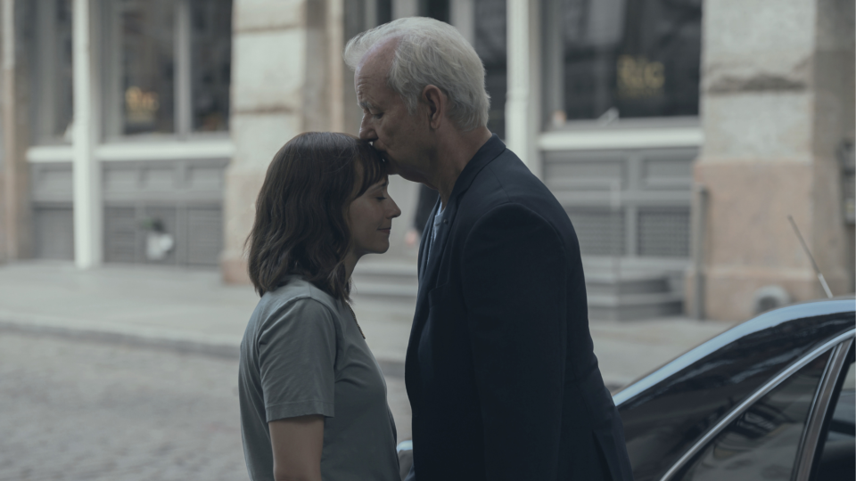 Rashida Jones and Bill Murray embrace in On The Rocks