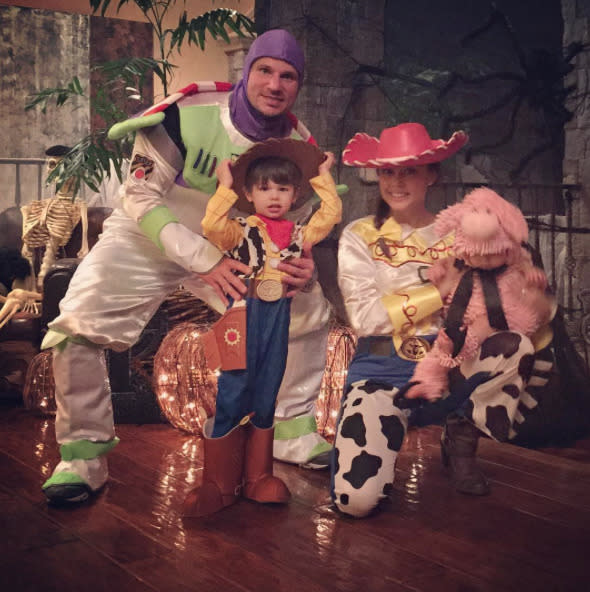 To adorable, and beyond! The Lachey family took on ‘Toy Story,’ with Nick as Buzz Lightyear, Camden as Woody, Vanessa as Jessie, and Brooklyn as Hamm. (Instagram)