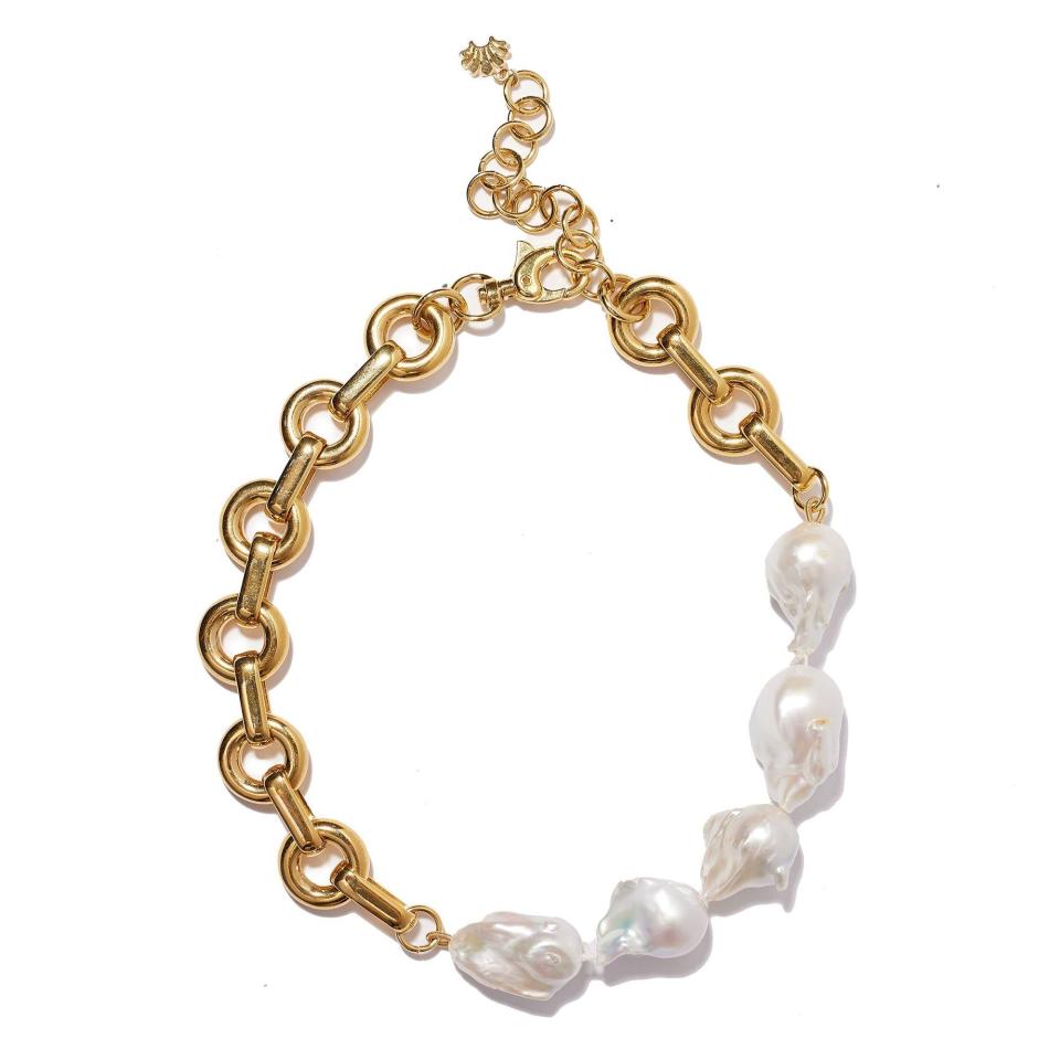 14) FRESHWATER PEARL AND DONUT NECKLACE