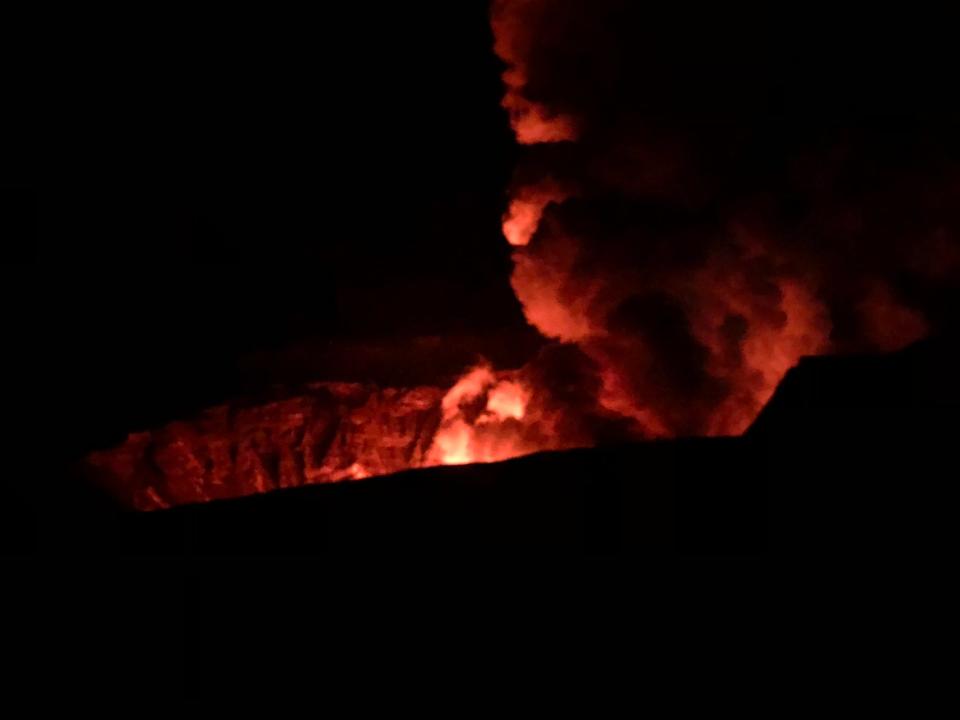 Kilauea volcano erupting on  Sunday night  (NPS/B Hayes/Twitter)