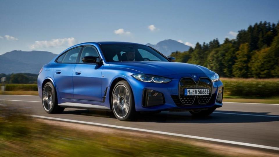 BMW i4四門轎跑身影展現出專屬於BMW的電能駕馭熱情。(圖片來源 / BMW)