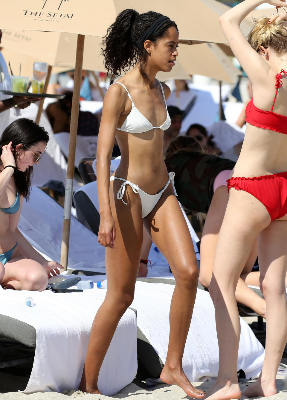 Malia Obama was spotted hanging out at Miami beach over the long weekend as she appeared to be on a girls vacation. Source: MEGA