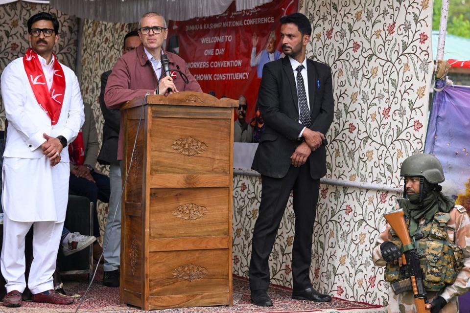 Jammu and Kashmir National Conference (NC) leader and former Jammu and Kashmir Chief Minister Omar Abdullah (C) addresses a public meeting in Srinagar (AFP via Getty Images)