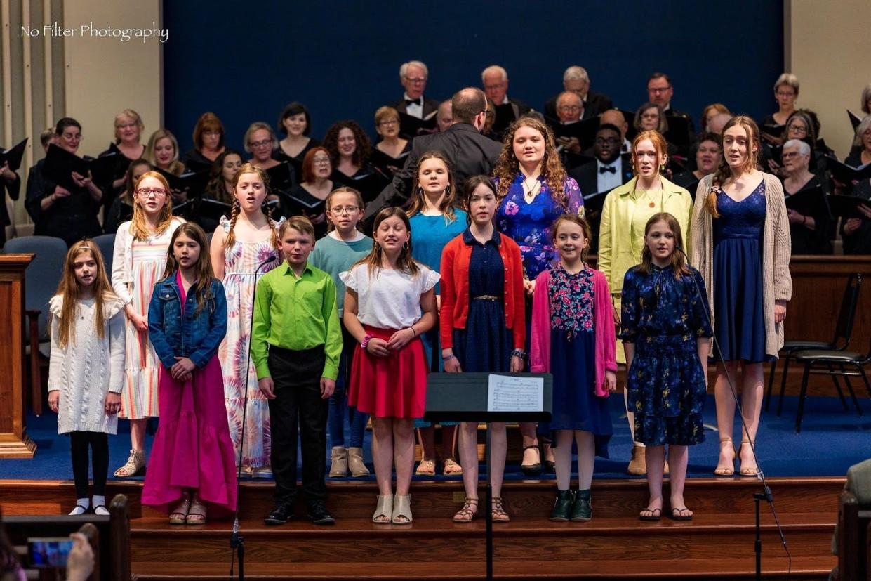 The Delaware Community Chorus and Delaware Youth Chorale are to perform Sunday at Powell United Methodist Church.