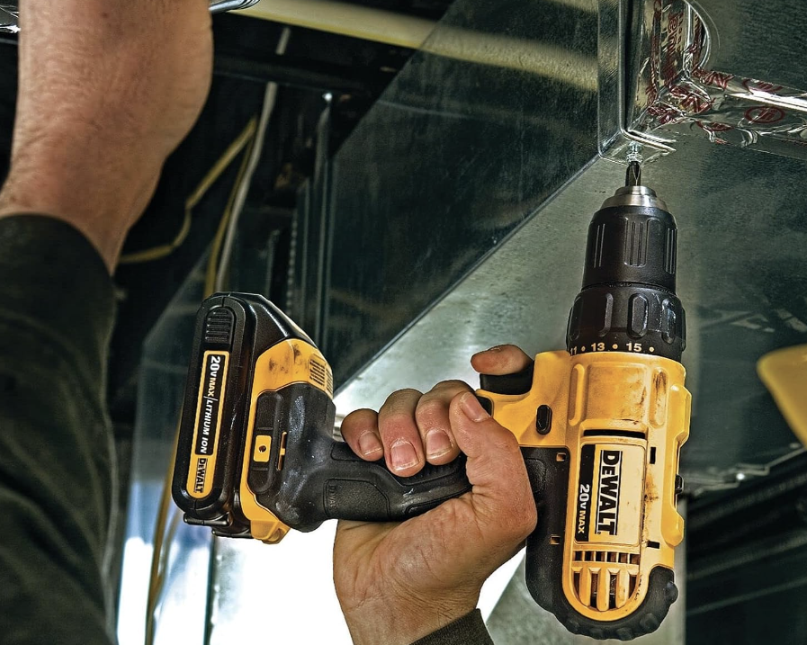 Kit de taladro y atornillador de impacto sin cables Dewalt 20V MAX. (Foto: Amazon)