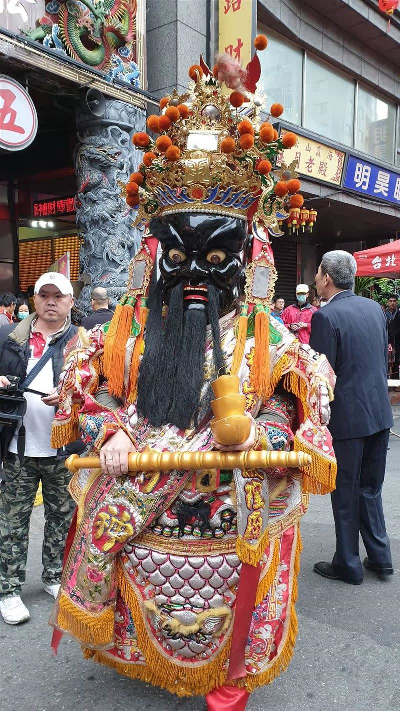 傳說財神爺的鬍子有神效，一度快被拔光。 （圖／台北市松山霞海城隍廟提供）