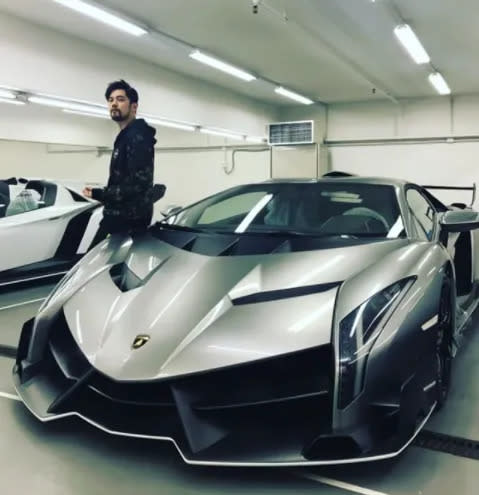 周杰倫曾秀出Lamborghini Veneno的合照。翻攝周杰倫IG