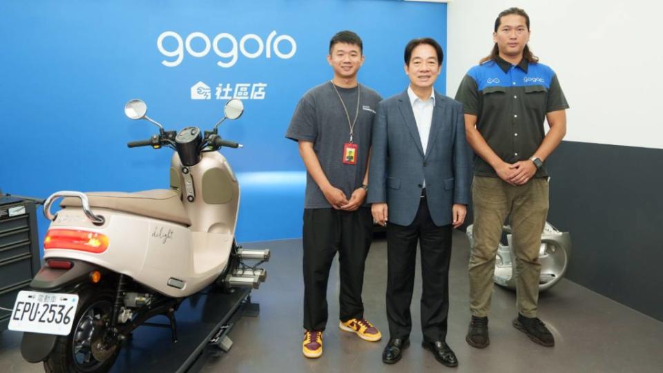 賴清德副總統於 10 月 16 日前往 Gogoro 社區店訓練中心參觀。(圖片來源/ Gogoro)