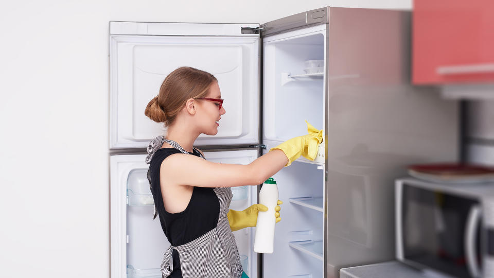 How to clean a freezer