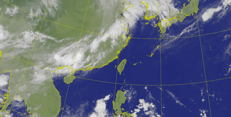 今天（2日）各地天氣高溫炎熱，台北巿今天體感溫度預估高達攝氏41度，中部以北地區及其他山區午後降雨機率高，並且容易出現局部大雨。（圖取自中央氣象署網站）