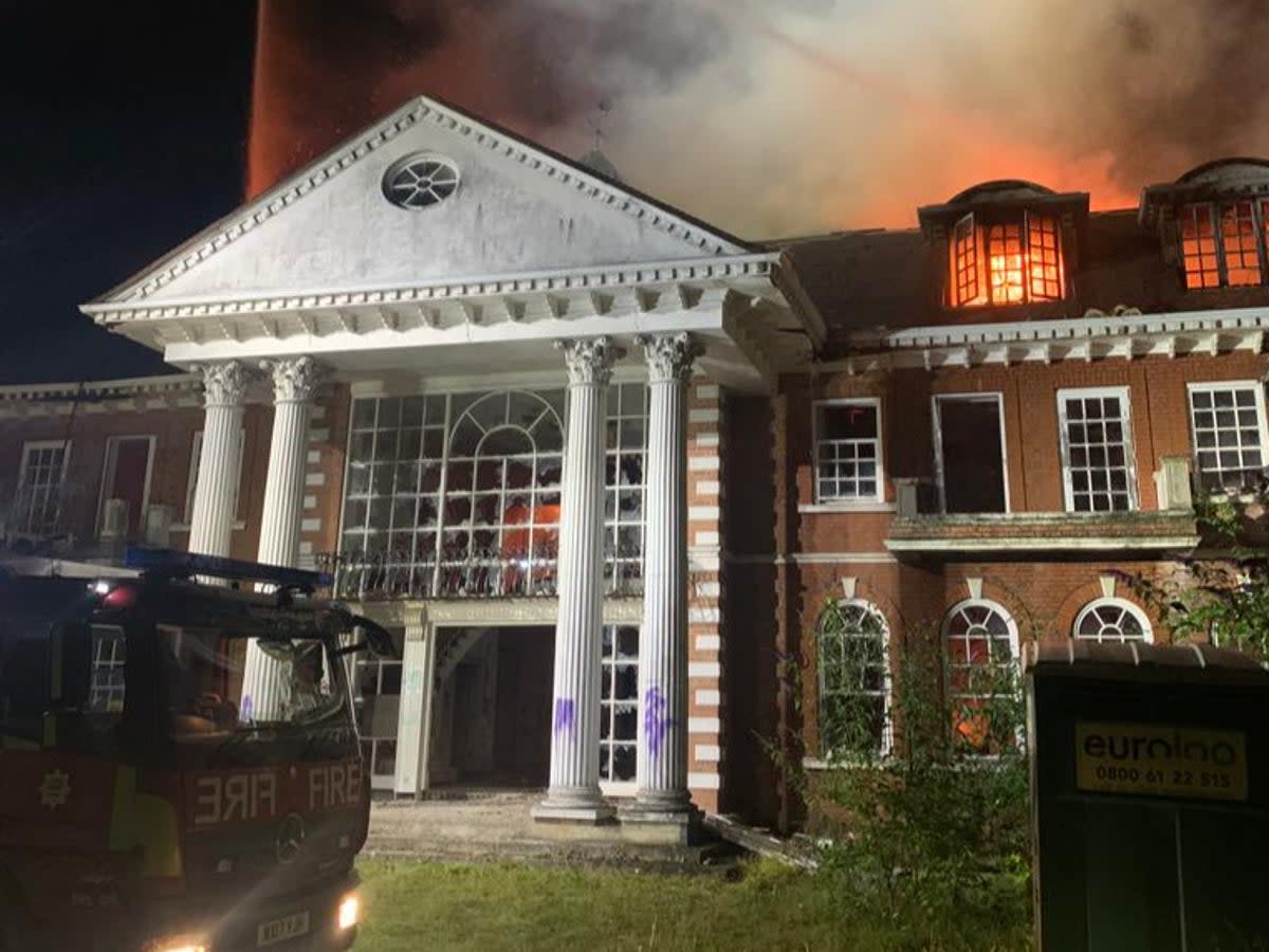 A derelict mansion on London’s ‘Billionaires’ Row’ was destroyed in a huge blaze (London Fire Brigade via Twitter)
