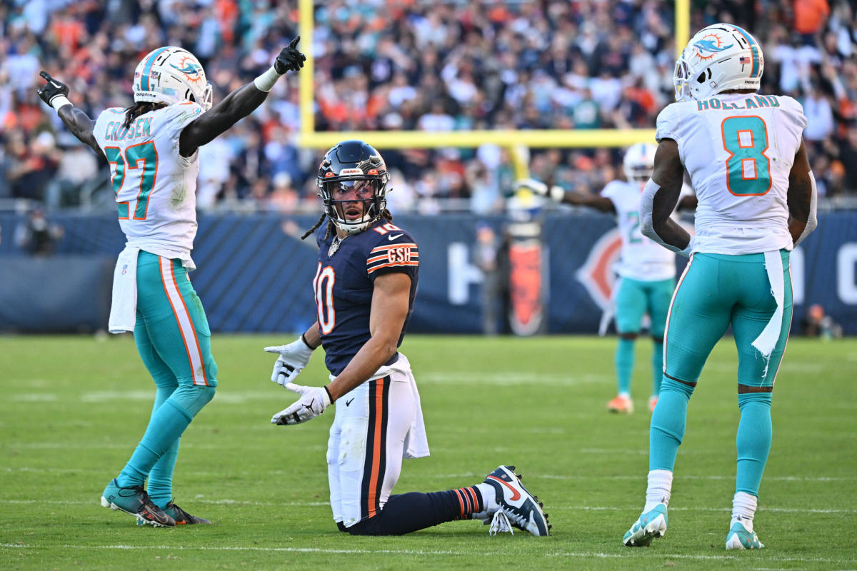 Chicago #Bears wide receiver Chase Claypool (10) can't make a