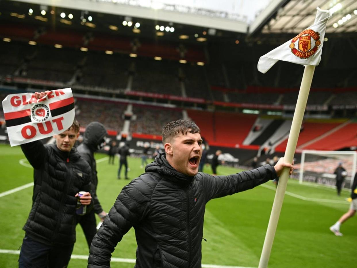 Protest gegen Glazer: Platzsturm von ManUnited-Fans