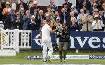 Cricket - England v New Zealand - Investec Test Series First Test - Lord?s - 25/5/15 England's Alastair Cook leaves the field Action Images via Reuters / Philip Brown Livepic