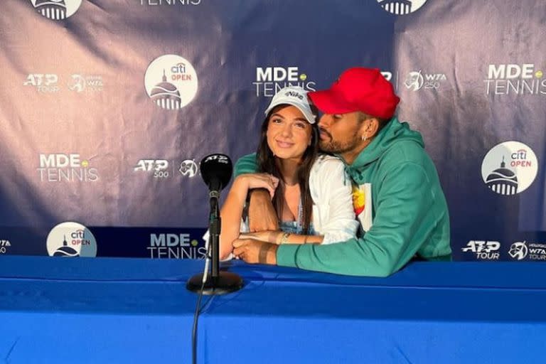 Kyrgios y su novia, la influencer Costleen Hatzi, de gran importancia en su vida