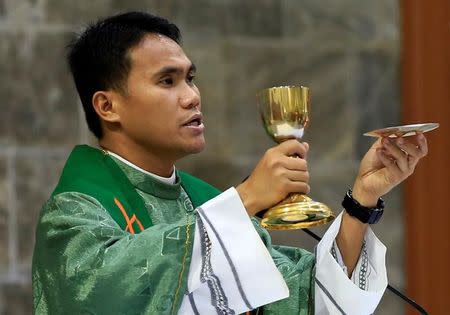 Rev. Fr. Andrean Francisco, a Catholic priest, holds a mass after reading the pastoral letter at Sta. Rita de Cascia Parish in Paranaque city, Metro Manila, Philippines February 4, 2017. REUTERS/Romeo Ranoco
