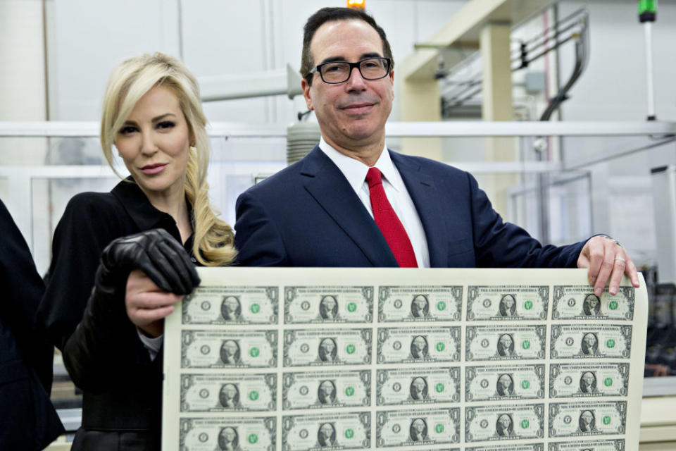 Louise Linton poses with husband Steve Mnuchin for a photograph on Nov. 15, 2017, at the U.S. Bureau of Engraving and Printing in Washington, D.C. (Photo: Andrew Harrer/Bloomberg)