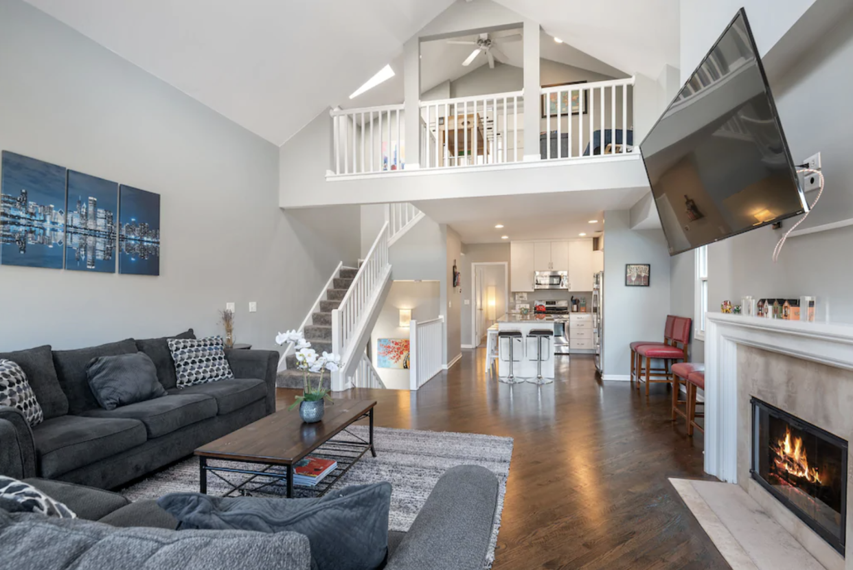 Soaring & Spacious Wrigley Loft