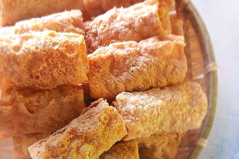There’s nothing quite like the crunch of freshly fried beancurd rolls ('tóng tóng juǎn'').