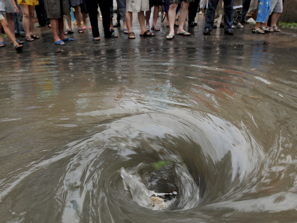 Whirlpool clog drain mud swirl