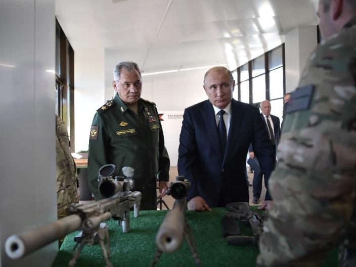 Russian President Vladimir Putin and Russian Defence Minister Sergei Shoigu visited the military Patriot Park in Kubinka, outside Moscow (AFP Photo/Alexey NIKOLSKY)