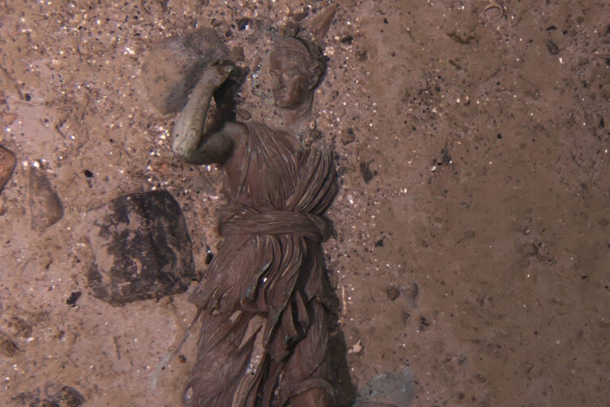 A “Diana of Versailles” replica statue that one stood on the fireplace mantel in the Titanic’s first-class lounge has been spotted for the first time since 1986 at the Titanic wreck (RMS Titanic)