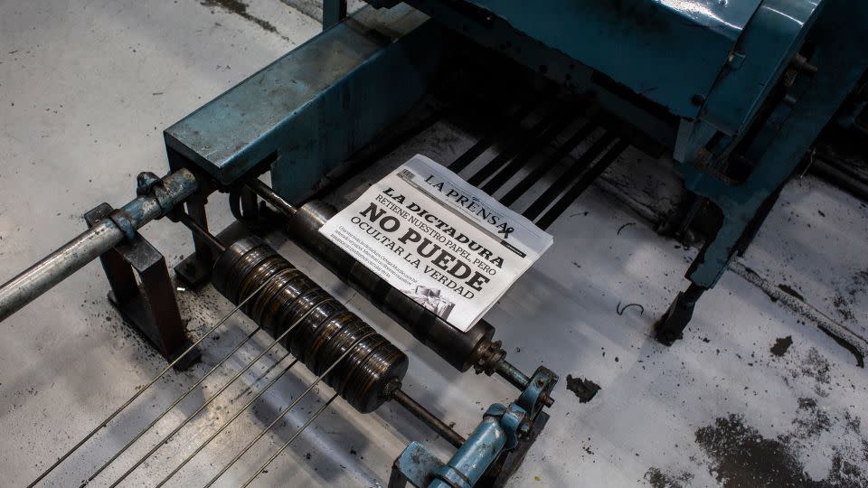 12 August 2021, Nicaragua, Managua: "The dictatorship holds our paper, but cannot hide the truth", is written on the last printed version of the newspaper critical of the government, "La Prensa". - picture alliance via Getty Images