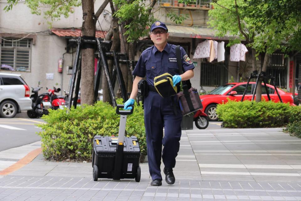 鑑識人員到場。（圖／非凡娛樂）