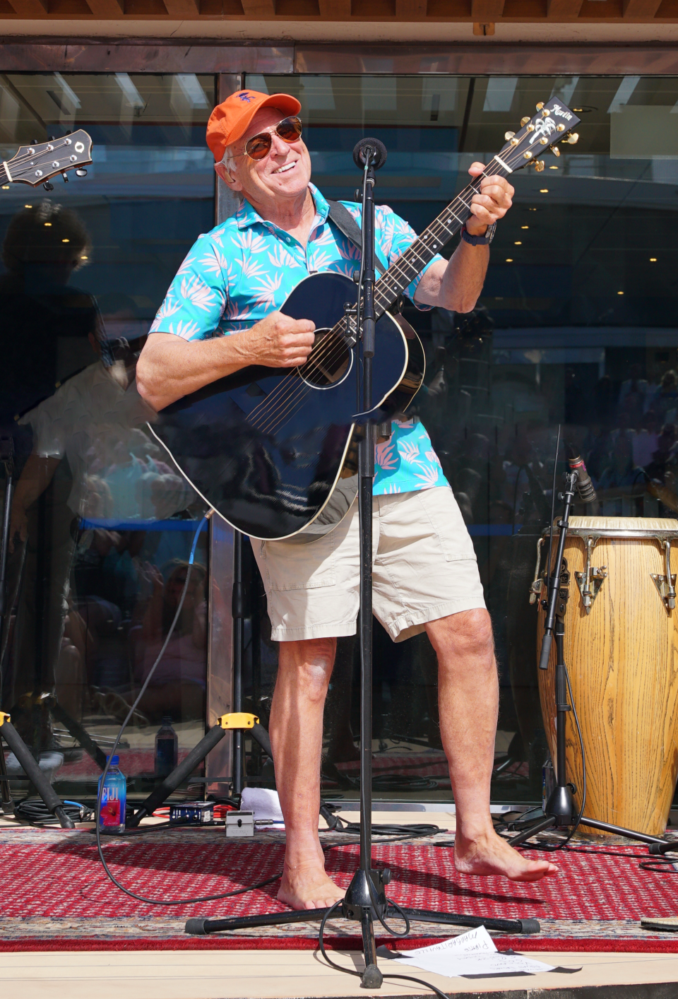 Surprise! Jimmy Buffett played an unannounced gig Sunday with Mac McAnally.