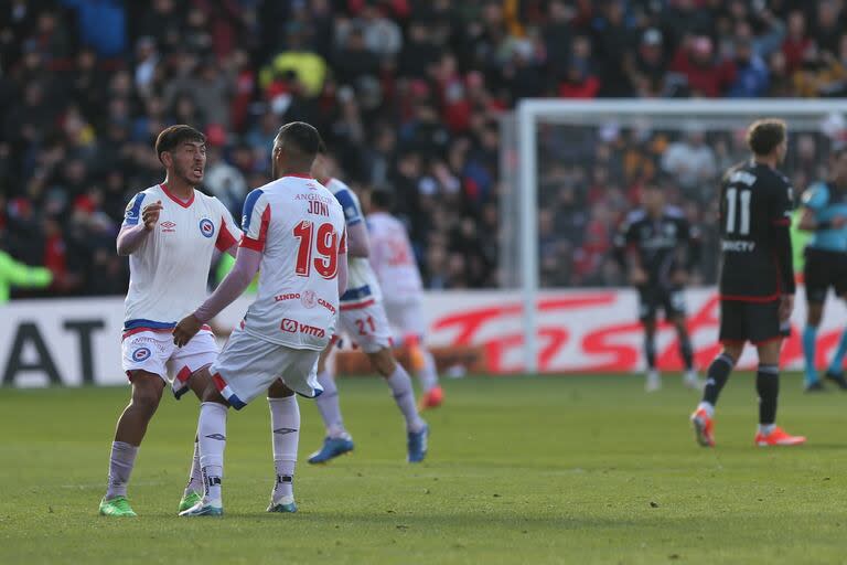 Celebró Argentinos Juniors ante River Plate en La Paternal, gracias al golazo de Alan Lescano.