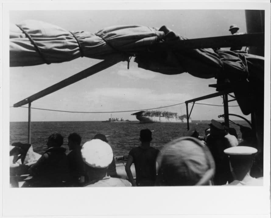 Langley being abandoned after receiving crippling damage from Japanese bombs, south of Java, 27 February 1942. USS Edsall (DD-219) is standing by off Langley’s port side. Photographed from USS Whipple (DD-217).(NHHC)