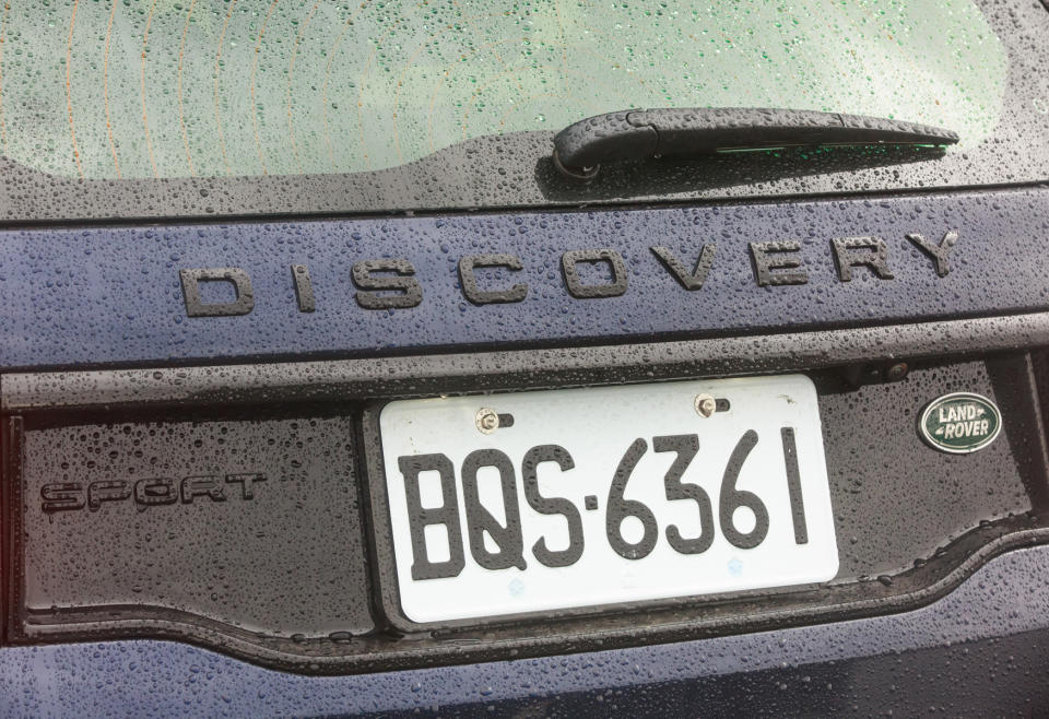 車尾的黑化「DISCOVERY」字體強調出其所具備的探險精神。