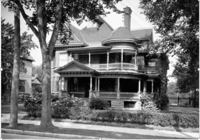 The Examination Unit was located at 345 Laurier Ave East, Ottawa, for much of the Second World War. Photo circa 1920s. Credit: Canada. Dept. of Interior / Library and Archives Canada/ PA-034301 (CNW Group/Parks Canada)