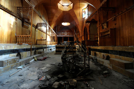 A damaged chandelier lies on the ground at Hamam El Nahasin, in the Old City of Aleppo, Syria December 17, 2016. REUTERS/Omar Sanadiki