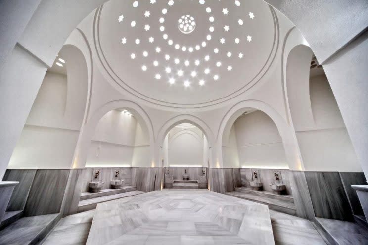 The marble-clad interior of the hamam. [Photo: Kılıç Ali Paşa Hamamı]