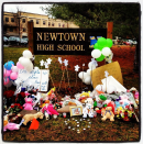 Entrada de la escuela secundaria to Newtown a las 9:45 a.m. (Dylan Stableford/Yahoo! News)