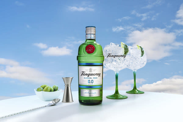 NEW TANQUERAY 0.0%: ALL THE TASTE, ZERO ALCOHOL Crafted from the same distilled botanicals as London Dry, Tanqueray 0.0% offers an alcohol-free option that captures the unmistakable spirit of Tanqueray perfectly.