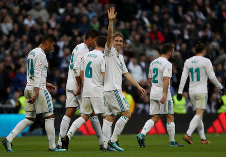 En la imagen, el jugador del Real Madrid Luka Modric celebra un gol en el partido contra el Deportivo La Coruña en el Santiago Bernabéu, Madrid, 21 de enero de 2018. REUTERS/Sergio Pérez