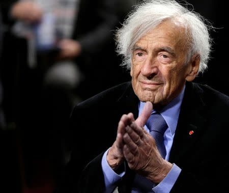 Nobel Peace Laureate Elie Wiesel is seen before participating in a roundtable discussion on "The Meaning of Never Again: Guarding Against a Nuclear Iran" on Capitol Hill in Washington March 2, 2015. REUTERS/Gary Cameron/File Photo