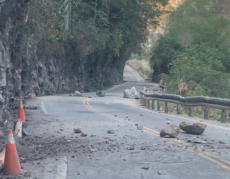 中橫公路落石崩落。（圖／翻攝自交通部公路局官網）