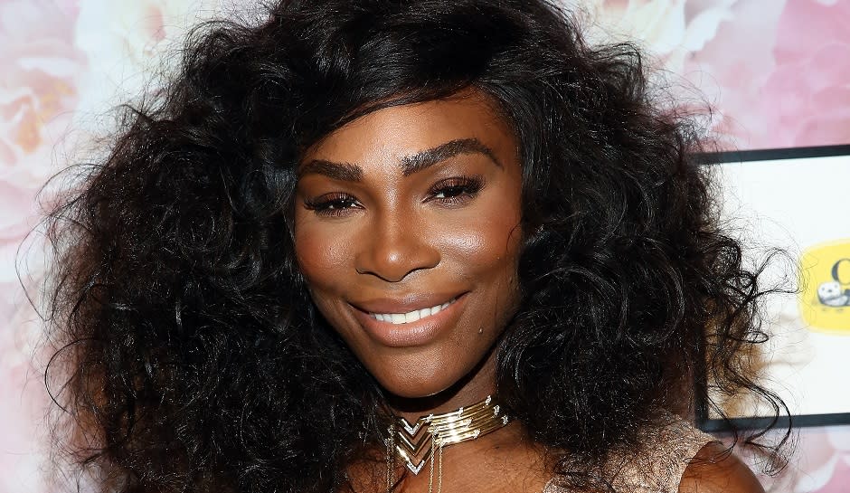 serena williams shows off engagement ring
