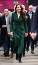 <p>La princesa vistió de verde con un saco largo y bolso a juego durante una visita oficial al Kirkgate Market de Inglaterra. </p>